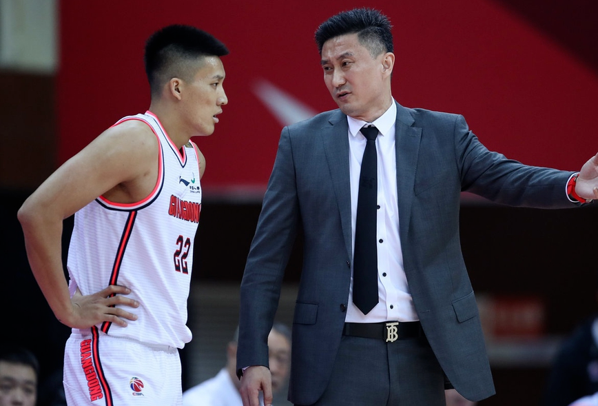 阿日非首例广东旧将硬刚老东家董瀚麟讥讽阿联怒推朱旭航