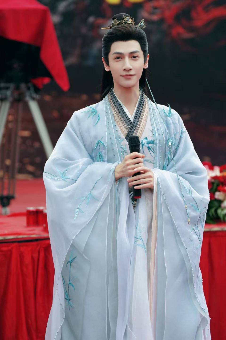 魅影神捕》开机罗云熙“清冷双面弃子”试炼人性灰度-腾讯新闻