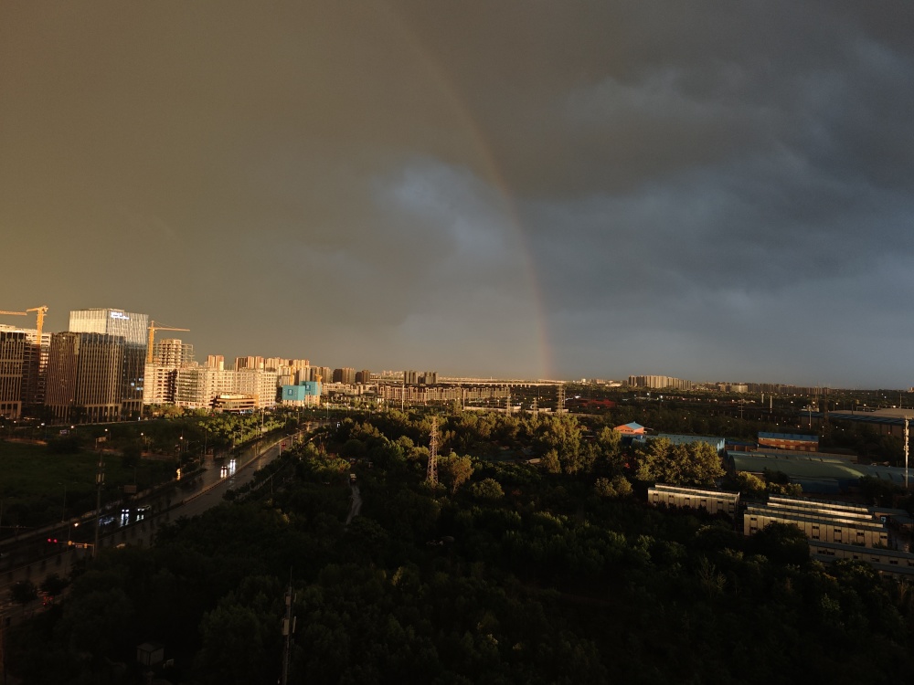 雷雨前后的景色变化图片