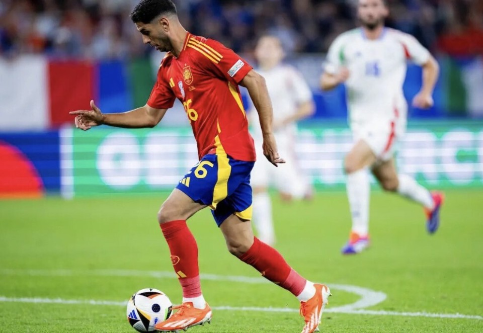 科贝电台:西班牙前锋阿约塞-佩雷斯右腿肌肉拉伤