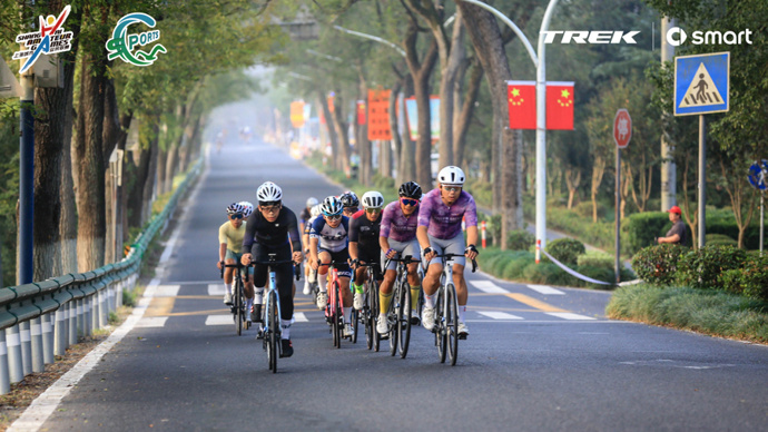 近两千名业余骑手挑战“世巡赛同款”赛道，环崇明岛公路自行车公开赛落幕