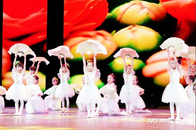 乐贤坊小学美育成果展亮相广州文化馆,"圈粉"外国小客人