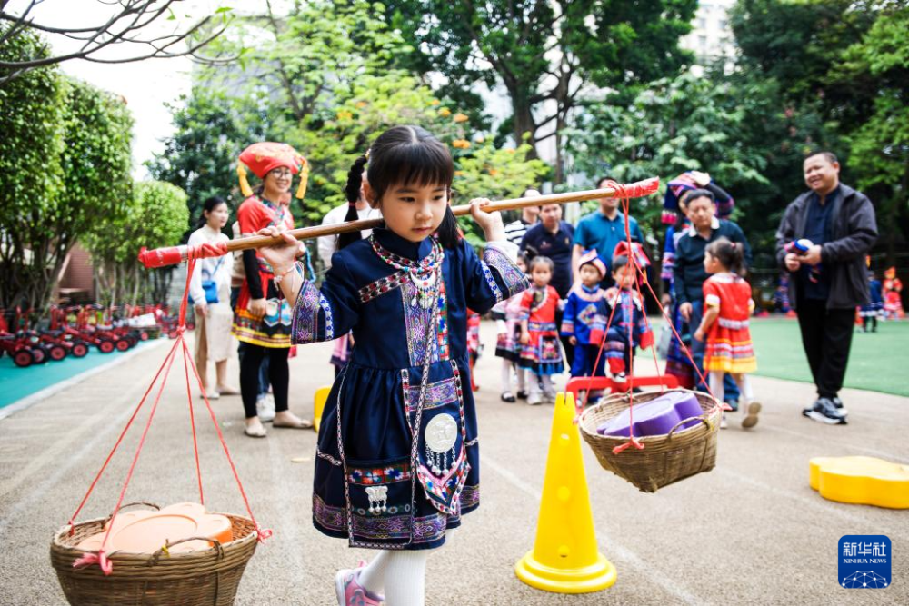 仫佬族小朋友图片