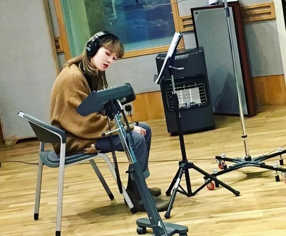 父母双双死于肝病后,30岁韩国歌手朴宝蓝在友人家酒后猝死