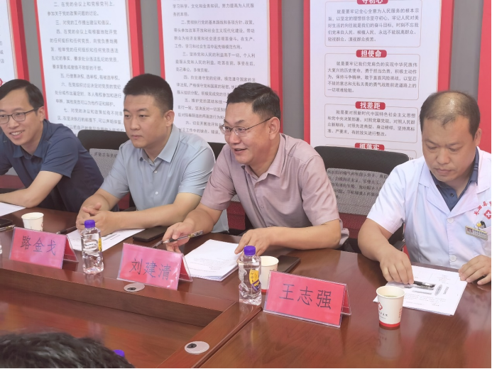 郭建勇局长首先对东直门医院考察团的到来表示热烈的欢迎,随后介绍了