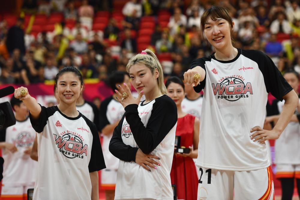 四川女篮拿下WCBA新赛季开门红！ 队长高颂：相信后面的比赛会越打越顺_腾讯新闻