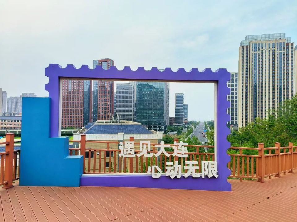 紫色槐花开,大连海之韵有轨电车站改造前后更喜欢哪个