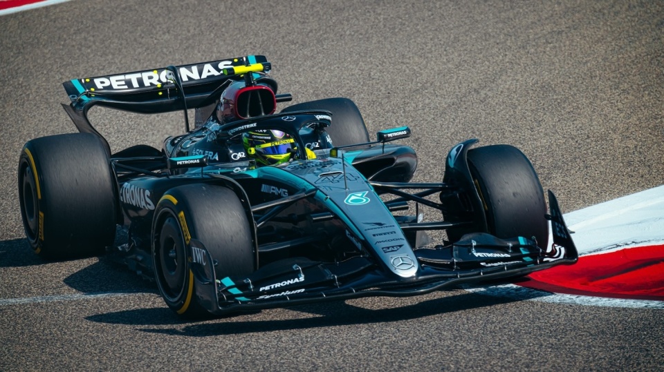 f1:梅奔新赛季已凉?车队官方承认速度不行,红牛又少一大竞争对手_腾讯