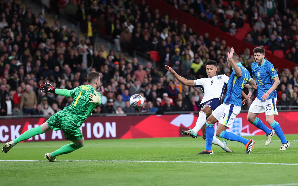 足球国际友谊赛巴西胜英格兰