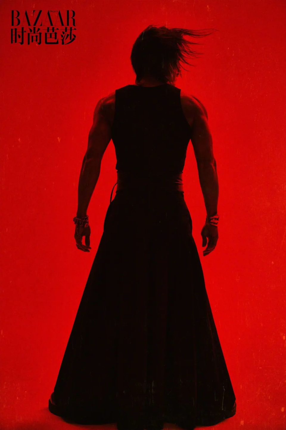 影帝谢霆锋《时尚芭莎》封面大片,对镜展现健硕肌肉硬朗身手_腾讯新闻