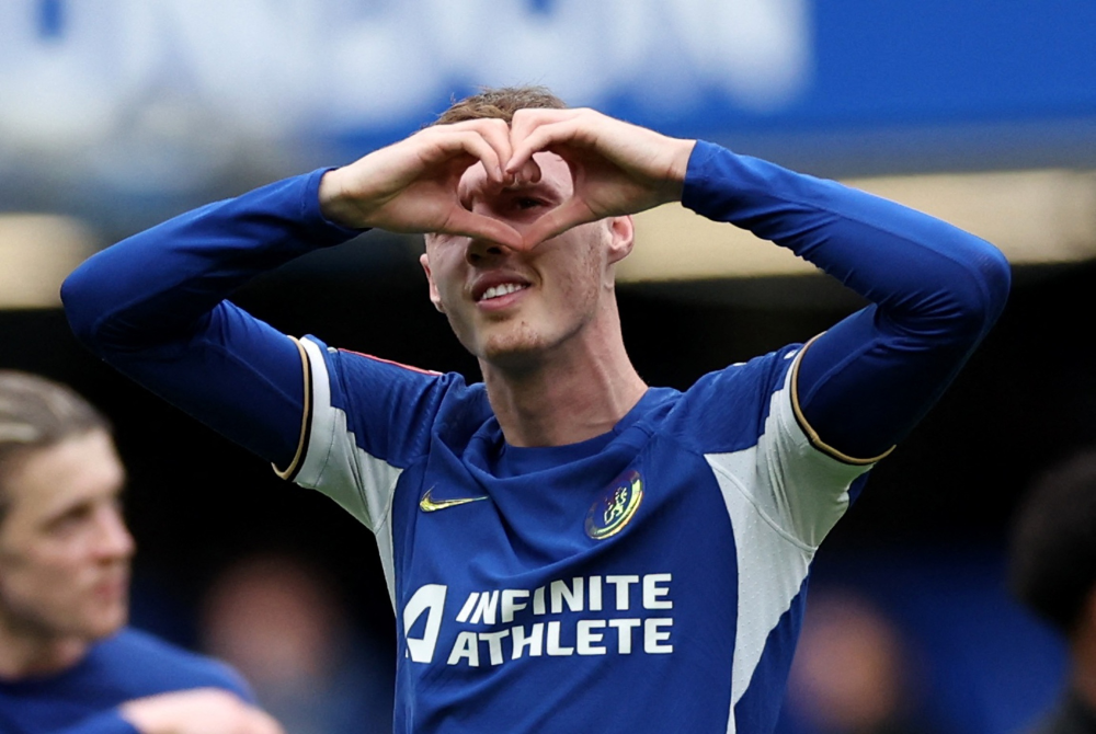 虽然曼城拥有英超第一射手哈兰德,也有超巨福登,还有德布劳内这样的