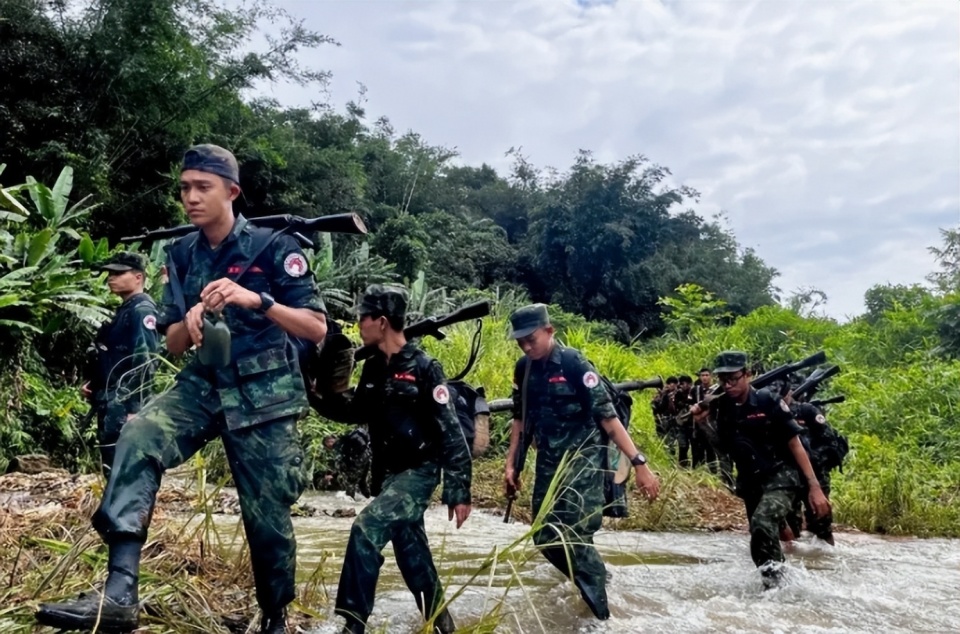 同盟軍收復果敢之際緬甸民地武喊話軍政府投降敏昂萊收到通牒