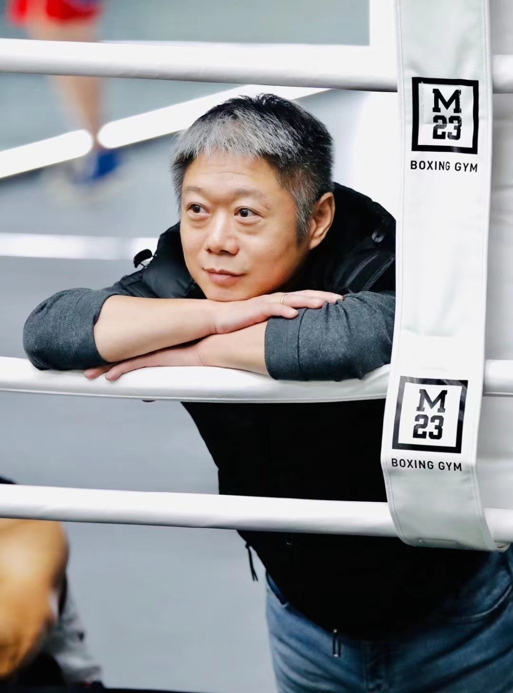 专访|吕斌今夜争夺金腰带,这是照亮中国拳击的又一道曙光_腾讯新闻