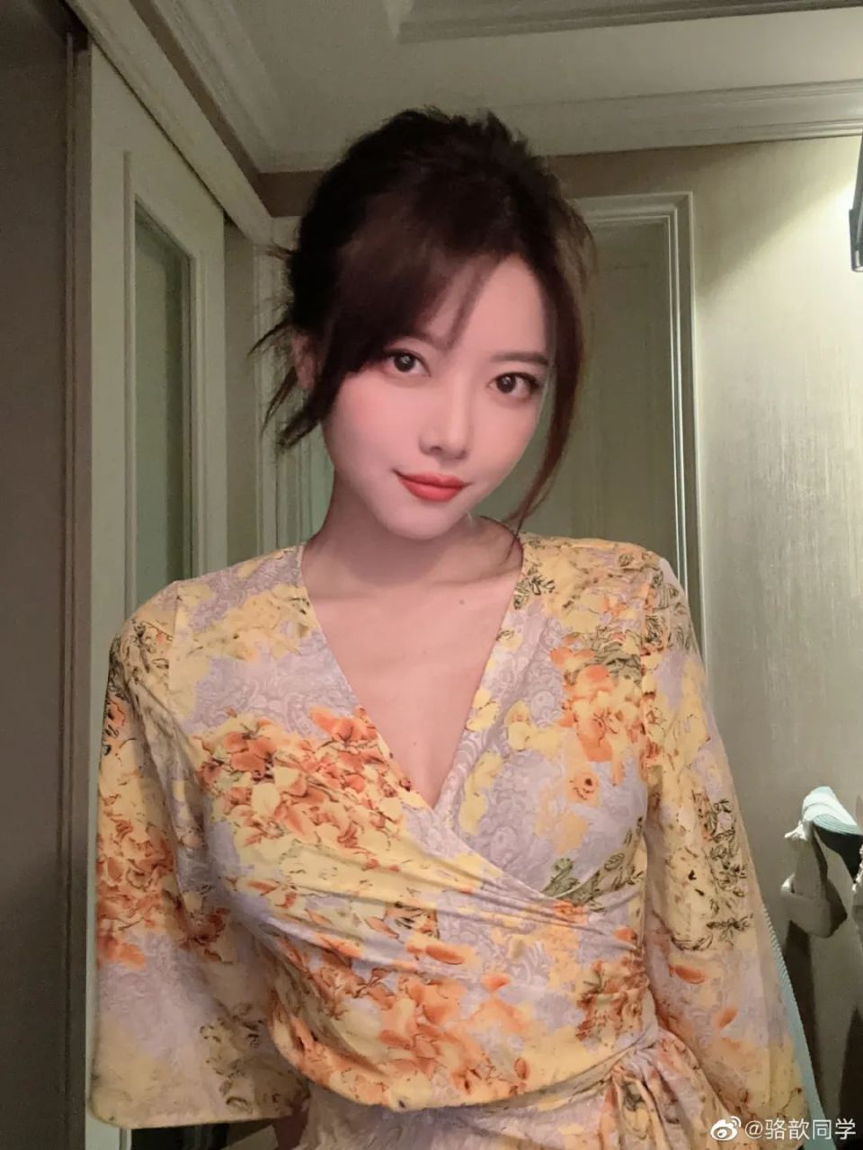 lpl老婆骆歆黄色战袍熟女风为你高考加油