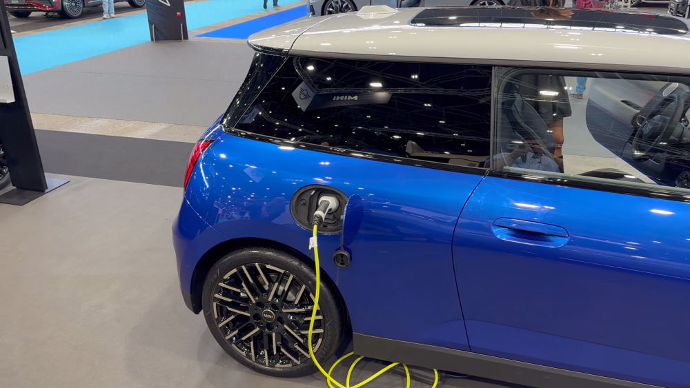 欧拉品牌共线生产,全新mini cooper s纯电动版实拍图发布_腾讯新闻