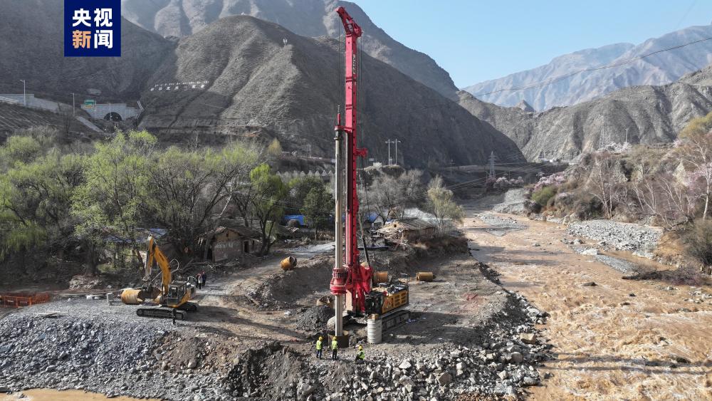 西成铁路隆务河大桥工程正式开工