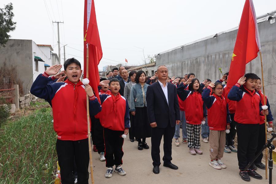 滕州市西岗镇开展清明祭英烈活动