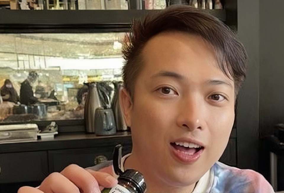 突发！香港歌手因侵犯同性未成年学生，被判入狱43个月_腾讯新闻