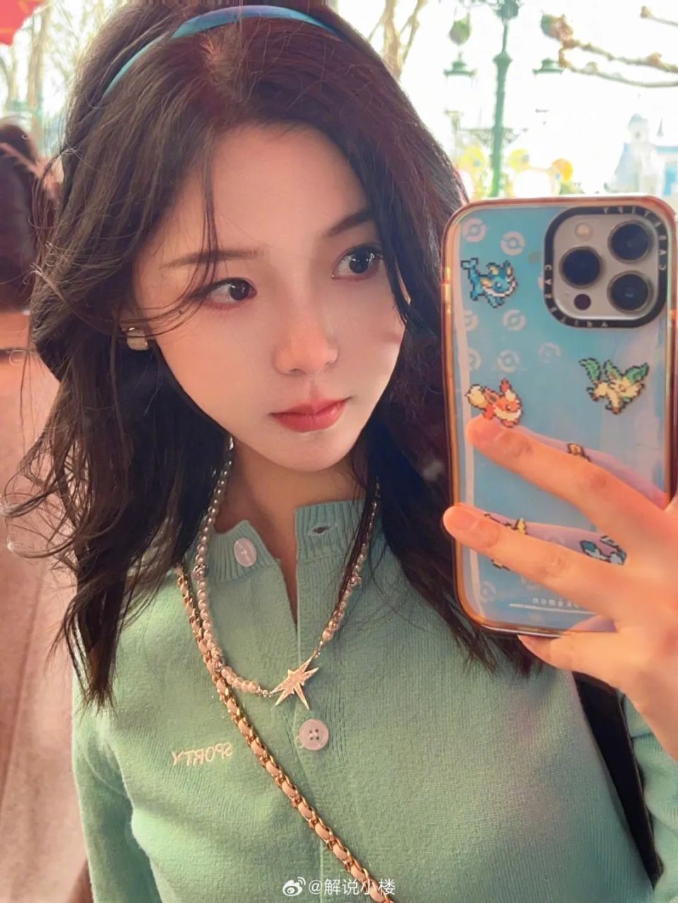 【lpl女友】解说小楼畅玩迪斯尼,这颜值迷倒lpl现役选手_腾讯新闻