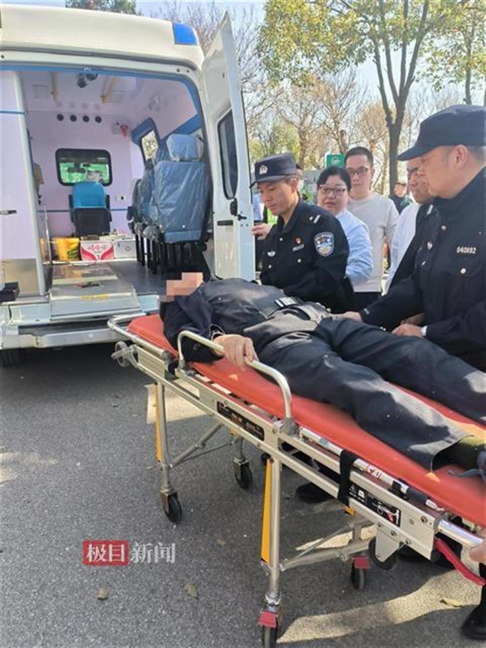 清明节前祭扫高峰如期而至武汉警方全方位守护平安