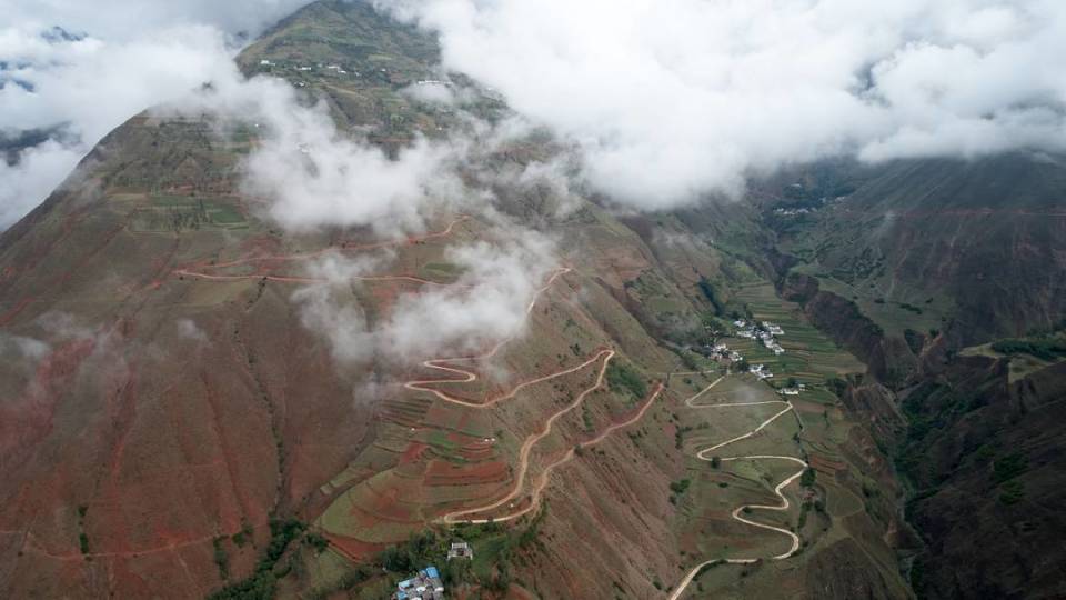 公路通到家门口 四川凉山会东县"四好农村路" 建设成效显著