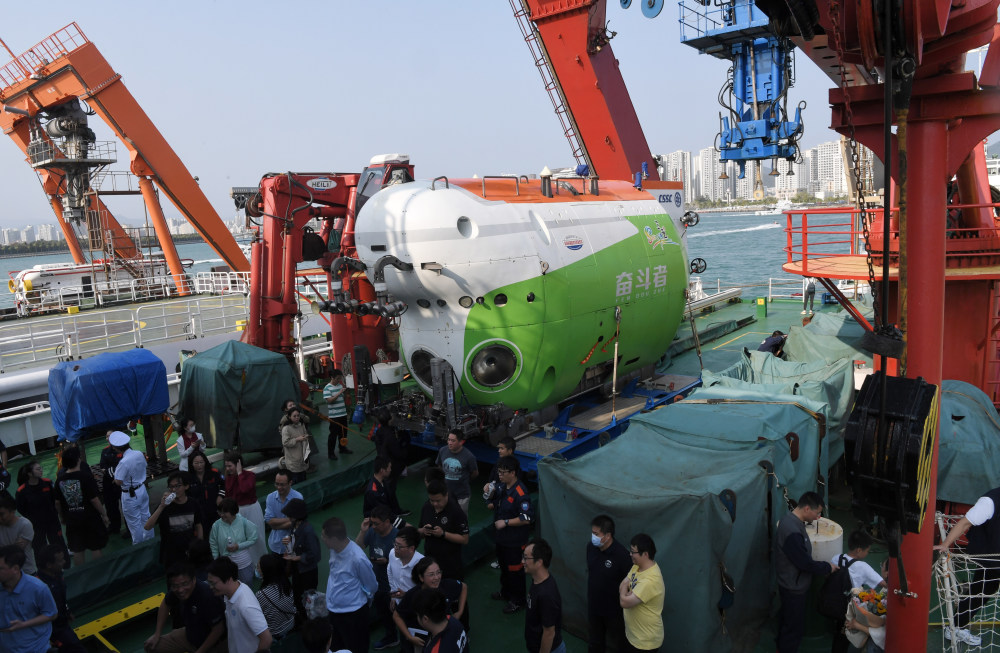 奋斗者号完成国际首次环大洋洲载人深潜科考任务