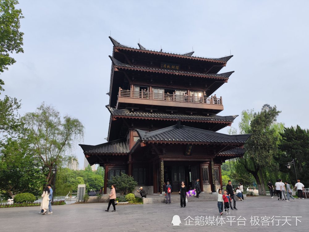 古逍遥津,张辽在此以五百步卒破孙吴十万之众,曹操拜为征东将军
