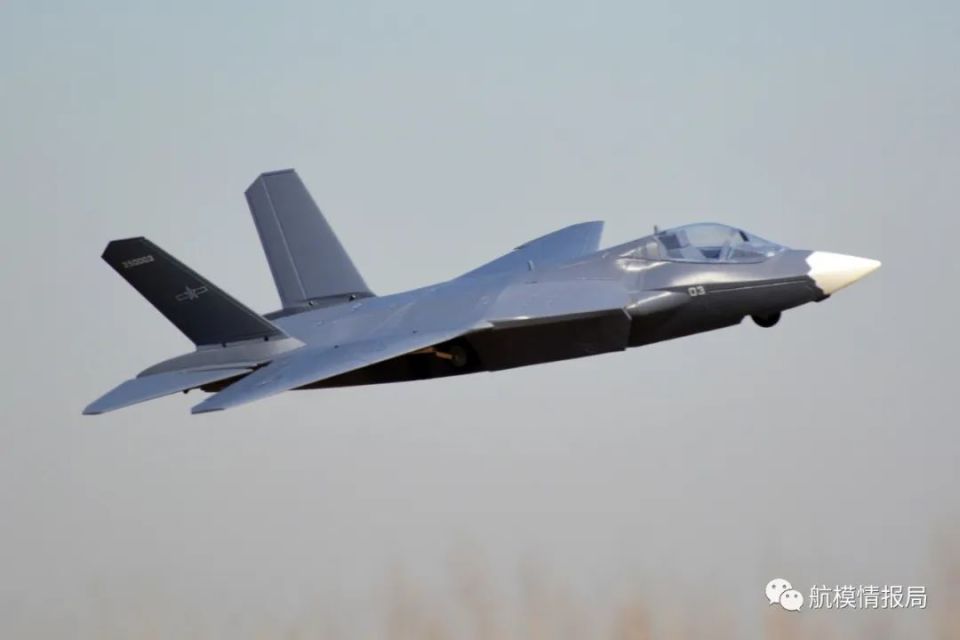 航模测评歼35战斗机我们做出来了在北京试飞成功