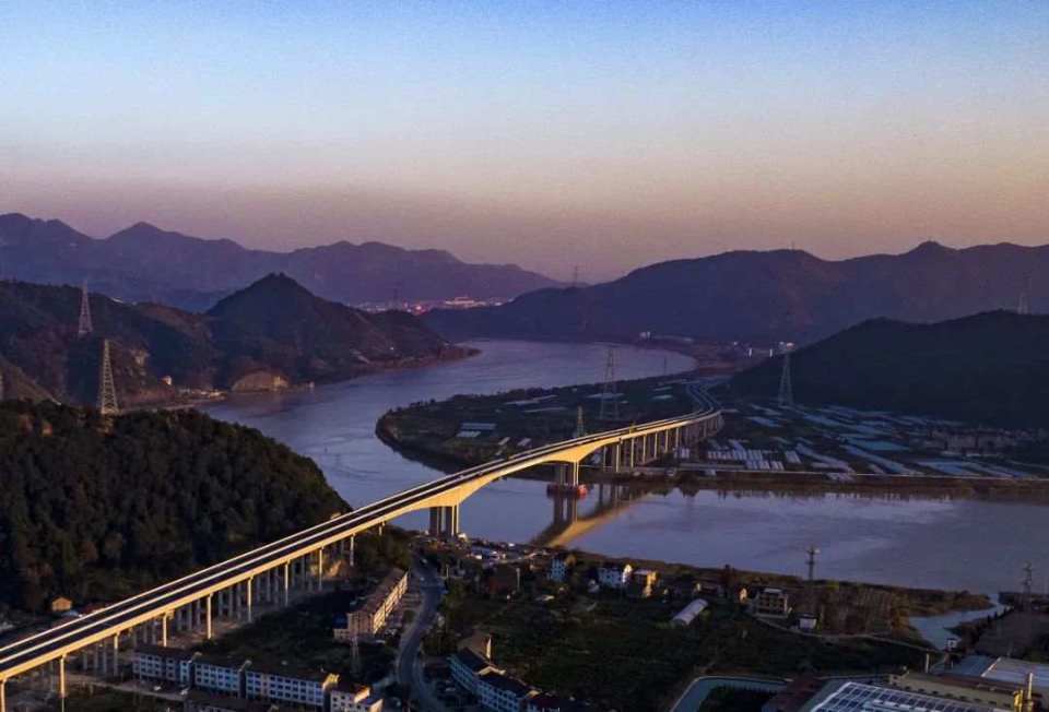 这条公路临海段即将通车