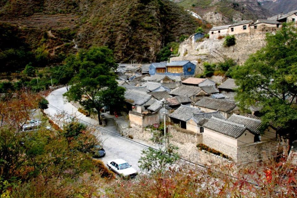 沿109国道,进入斋柏路,涵盖首批中国历史文化名村爨底下村,京西石头村