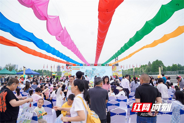 不一样的宠爱: 长沙邀全城孩子用"小脚丫"丈量儿童友好