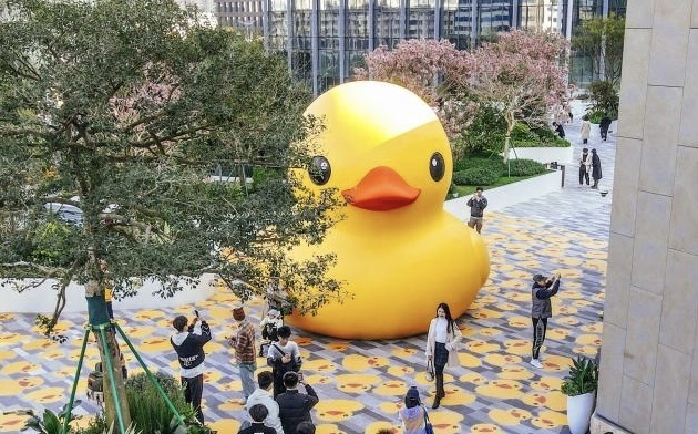 打卡"大黄鸭",尝鲜全国首店……这个年末广州又有新商业面世_腾讯新闻