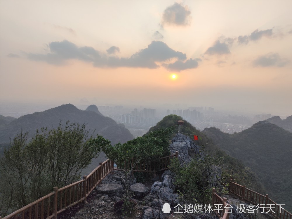 柳州龙潭公园柳宗元曾在此祈雨接连爬上三座山头看风景