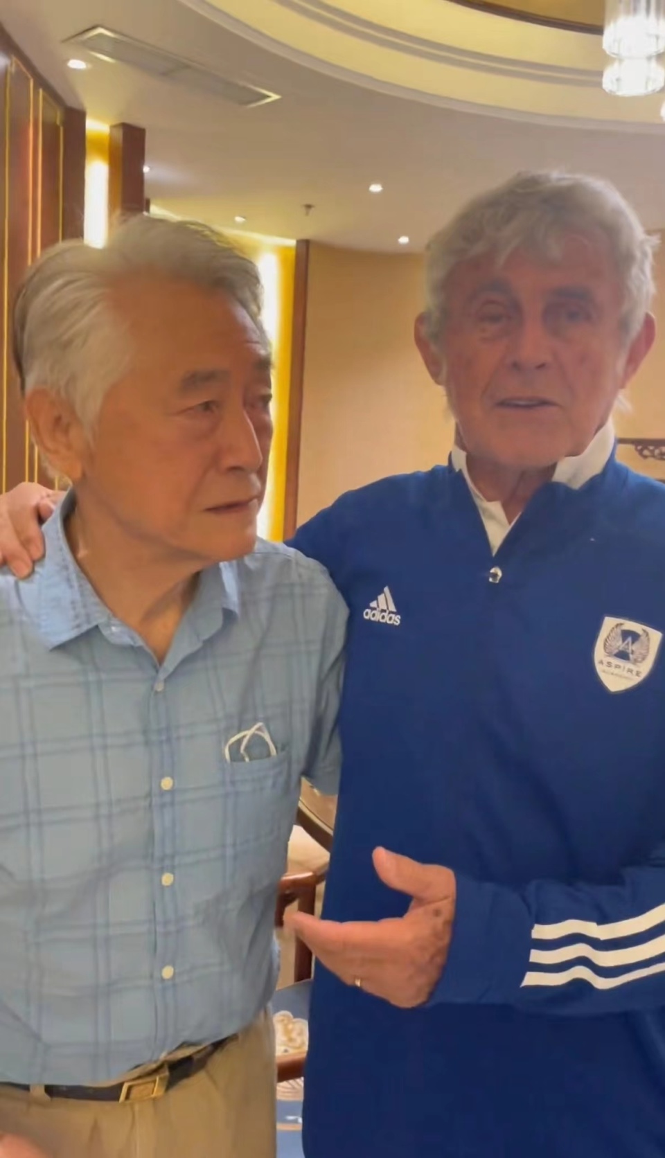 80岁米卢和金志扬江津邵佳一杨晨合影01十强赛是国足巅峰