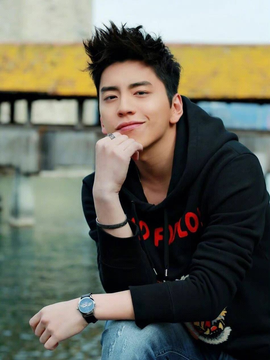 王大陆"肿了",网友:嘴巴显小了