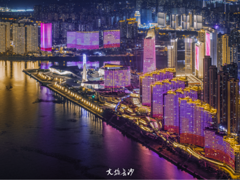 城市规划展览馆和音乐厅,是展现一江两岸风貌的城市地标,是长沙人的