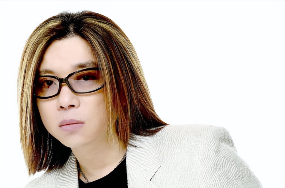 郭峰与相恋8年的女友分手后至今未婚无子女61岁只能和母亲过