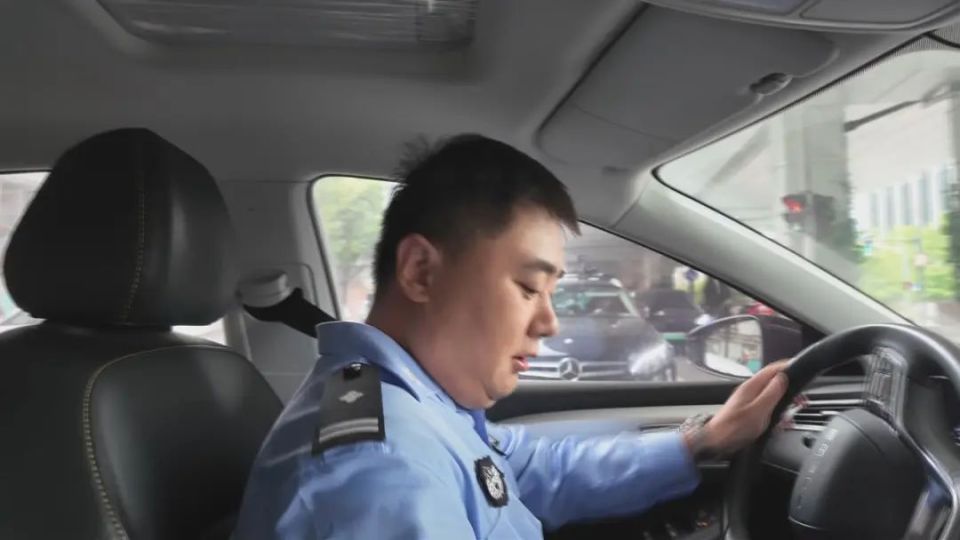 又又又又又走错考场,警车送考化解"燃眉之急"