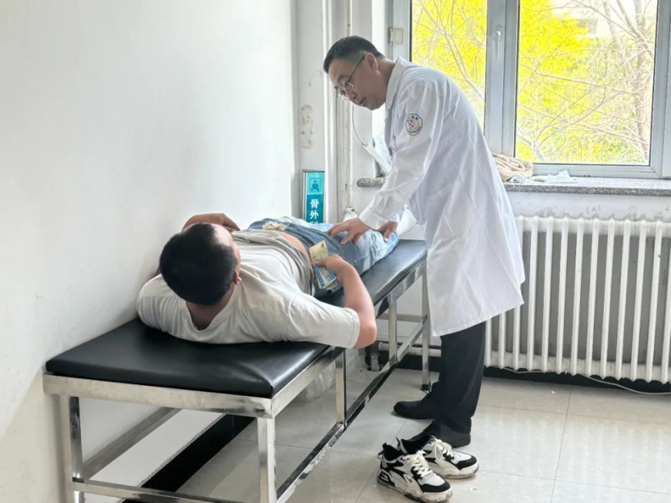 哈尔滨市第二医院倾力包扶 助力依兰县医疗事业发展