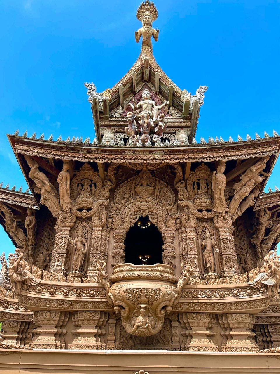 泰国真理寺,震撼心灵的建筑奇迹!