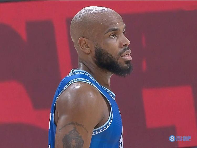 高登32中17狂砍49分4板5助 威尔斯30中17轰43分7板7助_腾讯新闻