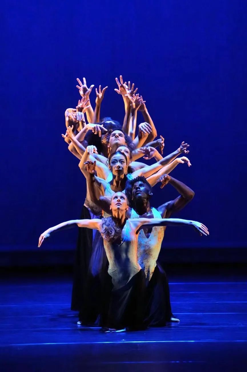 玛莎·葛兰姆现代舞团惊艳亮相,舞动旷世传奇!-腾讯新闻