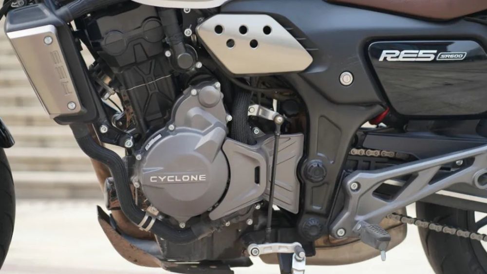 赛科龙re560搭载了,宗申全新的nd560双缸平台,这台发动机据说是由