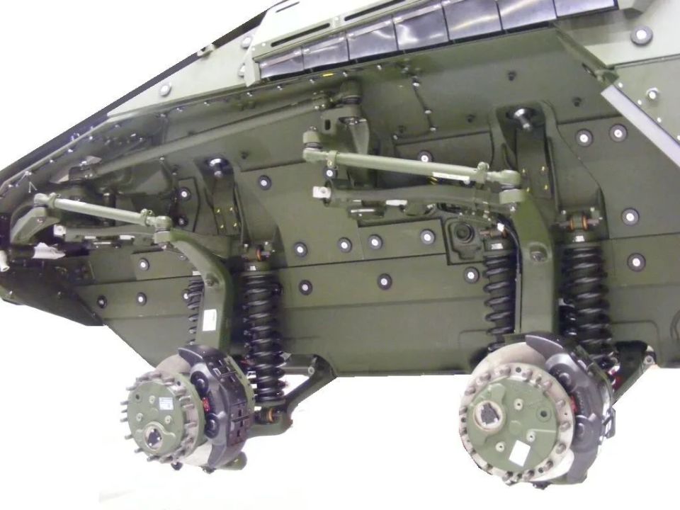 自带马桶座的德国拳击手重型轮式装甲车