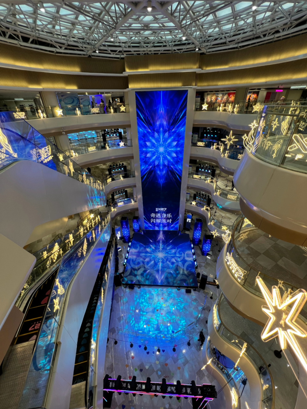 直播流量这么大,为什么做成购物中心就没人?︱德科未来城市