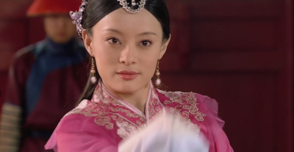 长相普通强进娱乐圈被嘲,曾出演《甄嬛传》_腾讯新闻