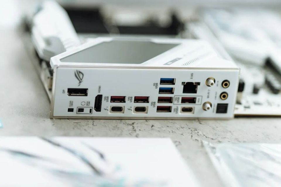 ROG STRIX Z890-A Gaming WIFI S抢先看，吹雪姬新战力-腾讯新闻