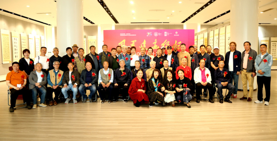 青岛军创书画院在西海岸新区举行"风景这边独好"精品书法展