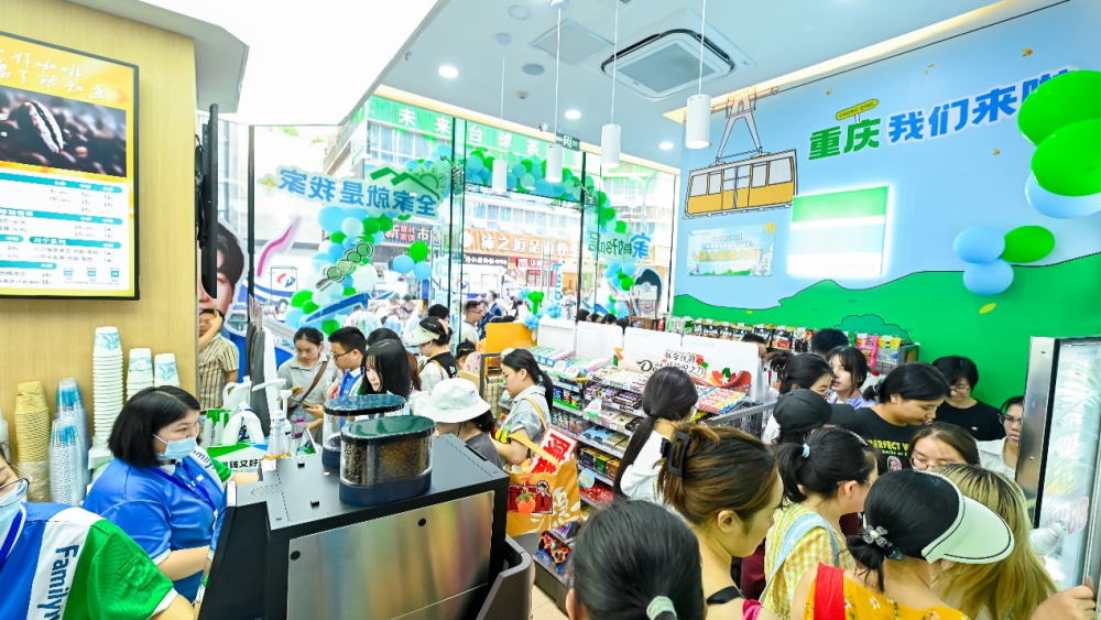 6店同开24小时便利服务 全家FamilyMart进驻重庆_腾讯新闻
