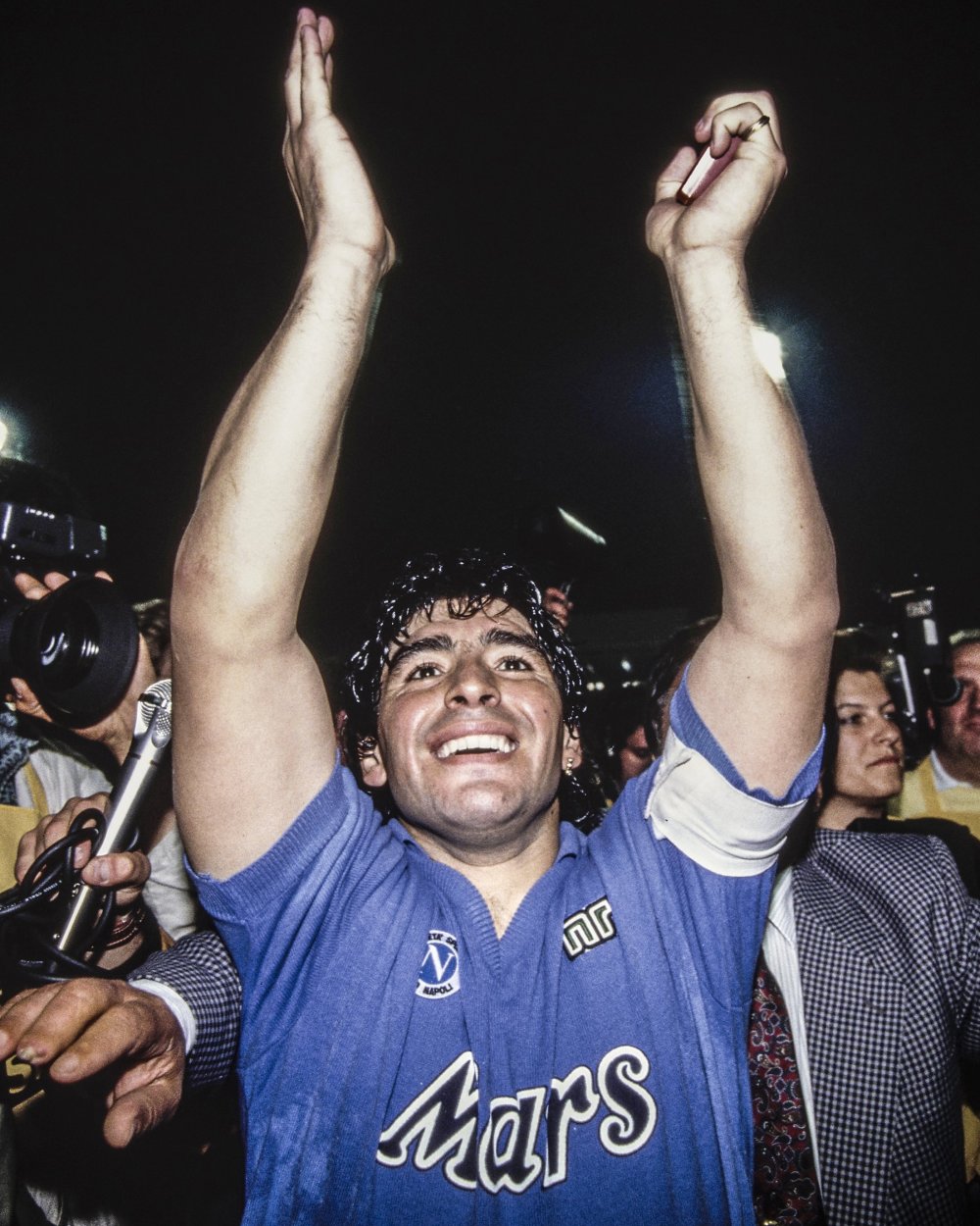 如果说那不勒斯这座城市只有一位足球英雄,那无疑就是迭戈-马拉多纳.